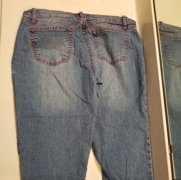 Capri Jeans - Picture 7 of 8